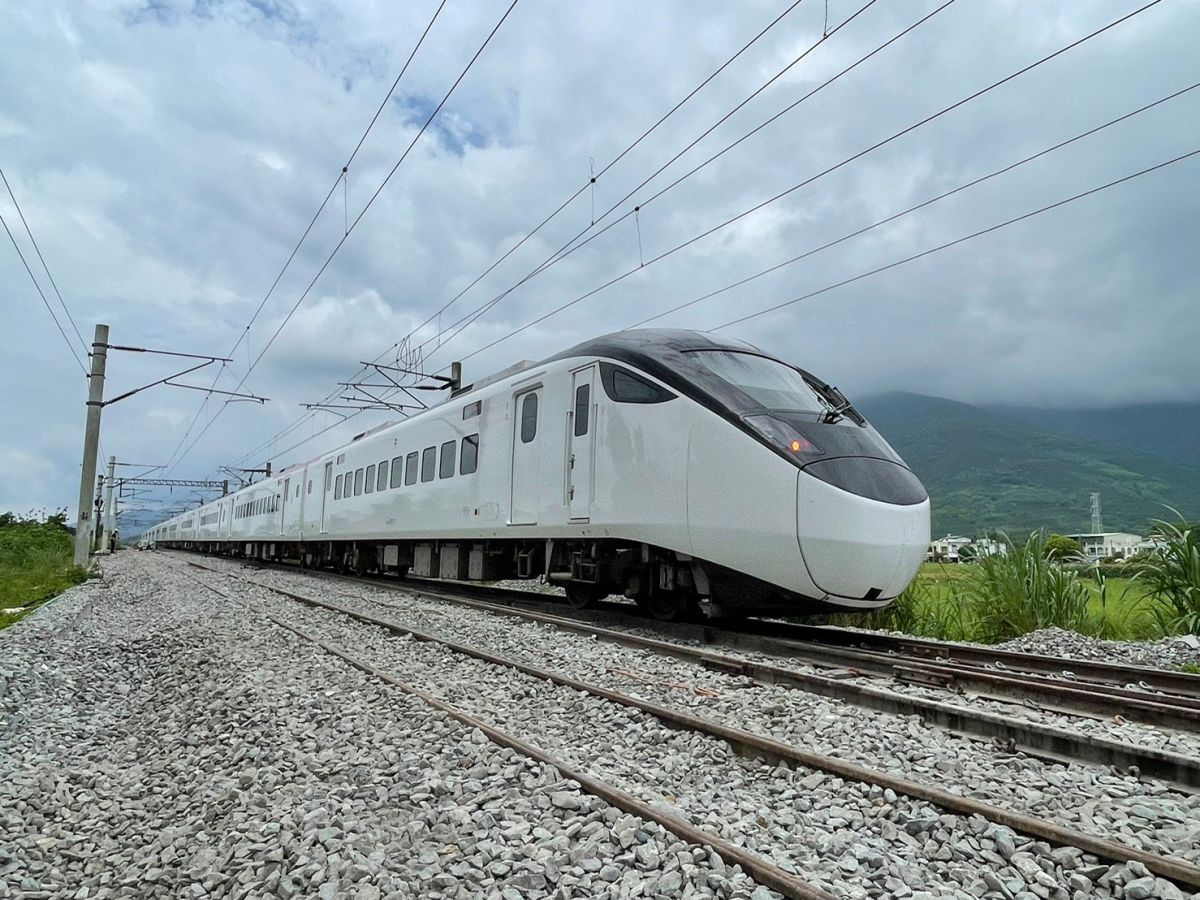 ▲台鐵局長杜微今（16）日赴東部軌道工程安全查核，要求未來路線施工能正確執行SOP，確保工程品質及營運安全。（圖／台鐵提供）