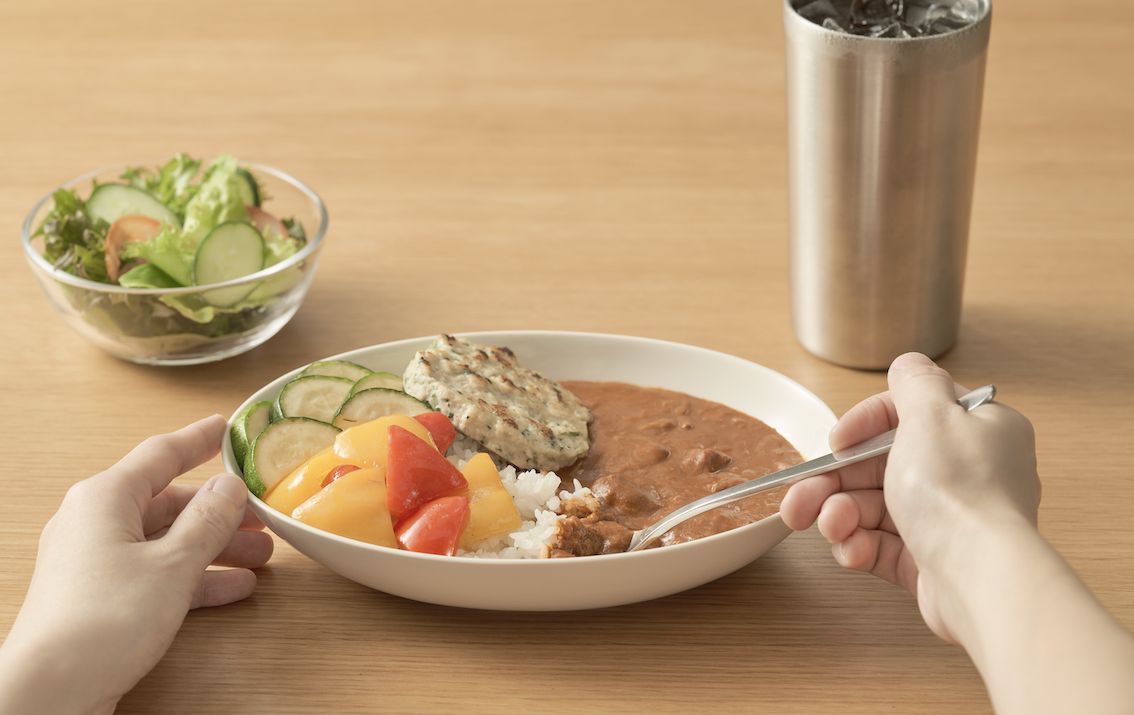 ▲MUJI無印良品預計將於今年7月中開設全台首間的「路面店」，地點選在高雄的岡山門市，將首賣咖哩輕食套餐。（圖／廠商提供）