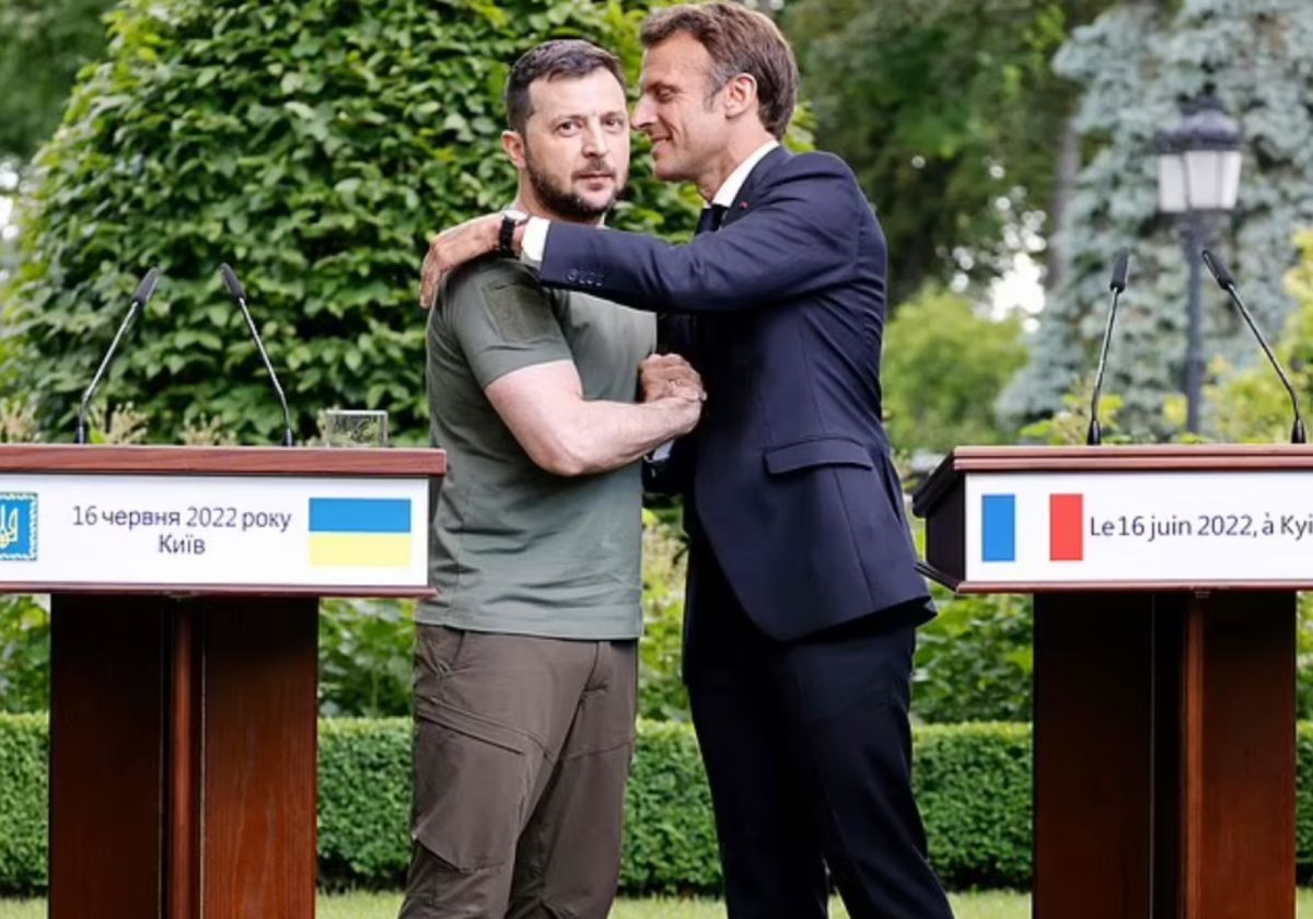 ▲法國今天主辦國際會議籌募物資和資金，協助烏克蘭修復受損的基礎設施，同時在法國總統馬克宏日前談到俄烏戰爭的發言惹議後，凸顯法國持續力挺烏克蘭。（圖／翻攝自每日郵報）