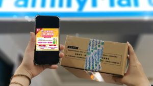 ▲全家取貨送指定飲品買一送一,早鳥加抽會員點數50萬點及iPhone 13 256GB。(圖/業者提供) ▲全家取貨送指定飲品買一送一,早鳥加抽會員點數50萬點及iPhone 13 256GB。(圖/業者提供)