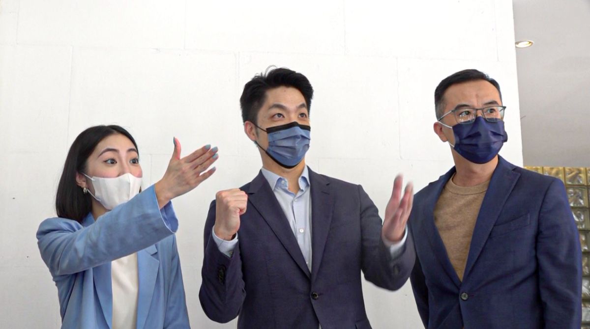 ▲黃子哲（右）擔任蔣萬安議題小組召集人、蔡畹鎣（左）擔任蔣萬安副發言人。（圖／記者葉政勳攝，2022.6.17）