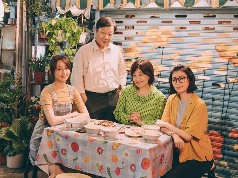 ▲《媽,別鬧了!》左起柯佳嬿、寇世勳、比莉、賈靜雯同台飆戲。(圖/Netflix)