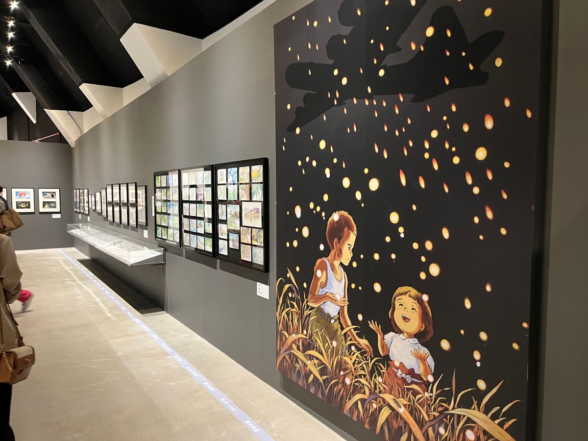 ▲吉卜力動畫推出的催淚神片《螢火蟲之墓》，導演高畑勲真跡首次來台展出。(圖／記者周淑萍攝)