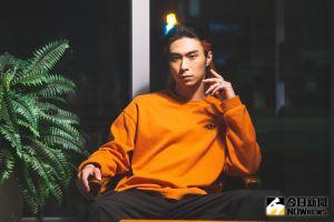 ▲Max參與創作的《你的眼睛要了我的命》,衝上音樂社群排行榜冠軍。(圖/記者葉政勳攝) ▲Max參與創作的《你的眼睛要了我的命》,衝上音樂社群排行榜冠軍。(圖/記者葉政勳攝)