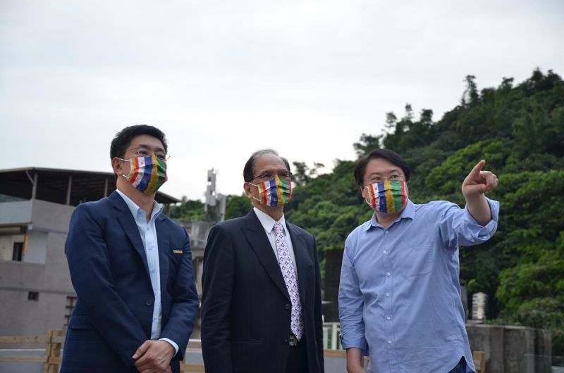 ▲林右昌(右)任期屆滿,民進黨將提名蔡適應(左)力拚延續基隆綠色執政。(圖/翻攝自蔡適應臉書)