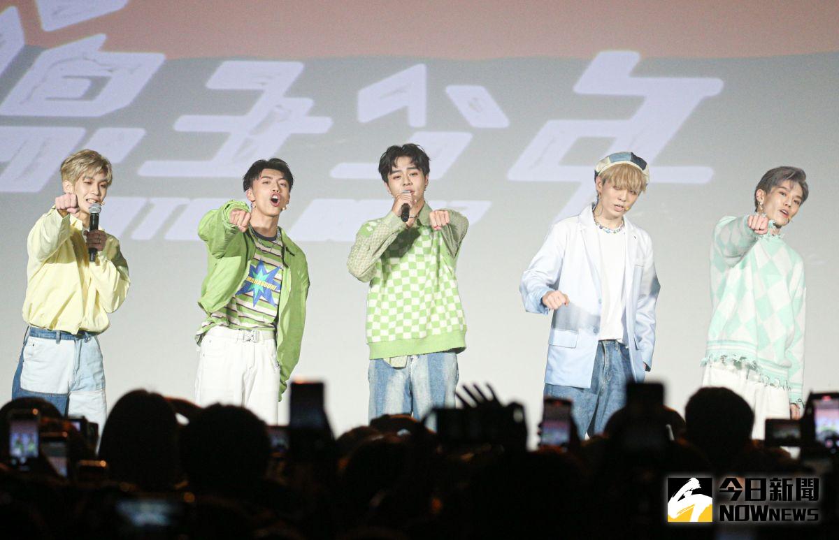 ▲原子演唱會開唱，地球表演《全世界暫停》。（圖／記者葉政勳攝）