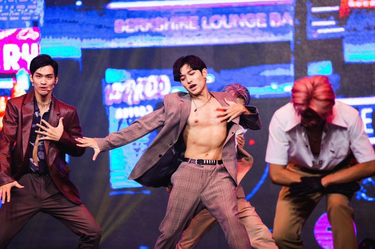 ▲火星李承隆（中）被公認在80位少年裡身材最好。（圖／野火娛樂提供）