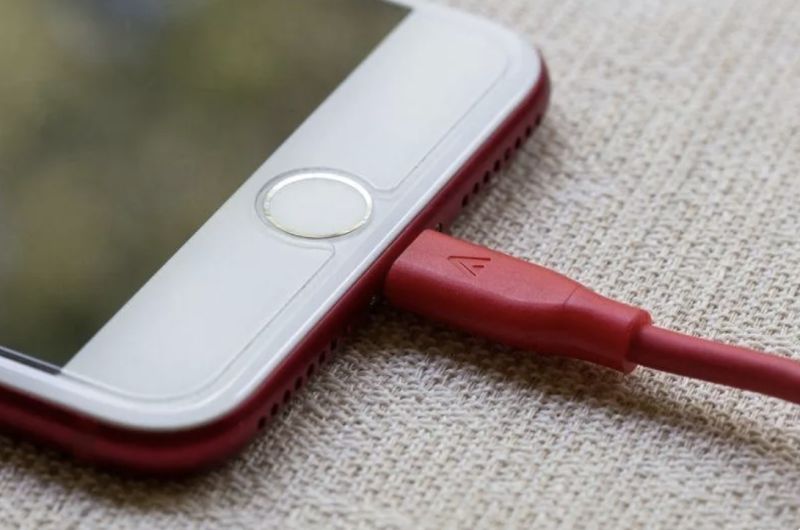 iPhone充電線狂壞超煩？「正確用法」曝：一條至少戰5年
