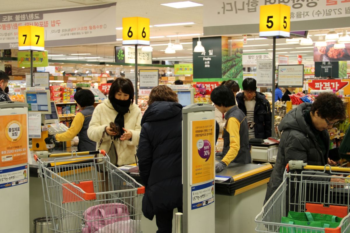 ▲全球面臨通膨危機，韓國政府對如何抑制物價飛漲也相當頭痛。資料照。（圖／美聯社／達志影像）
