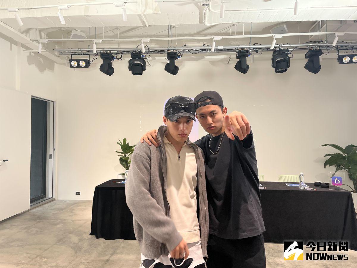 ▲《原子》高有翔（右）曾被強迫分手，療傷歷程成創作靈感，左為李哲言。（圖／記者侯家瑜攝）