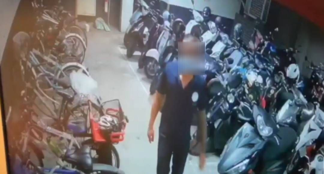 ▲監視器畫面拍下嫌犯身影。（圖／翻攝畫面）