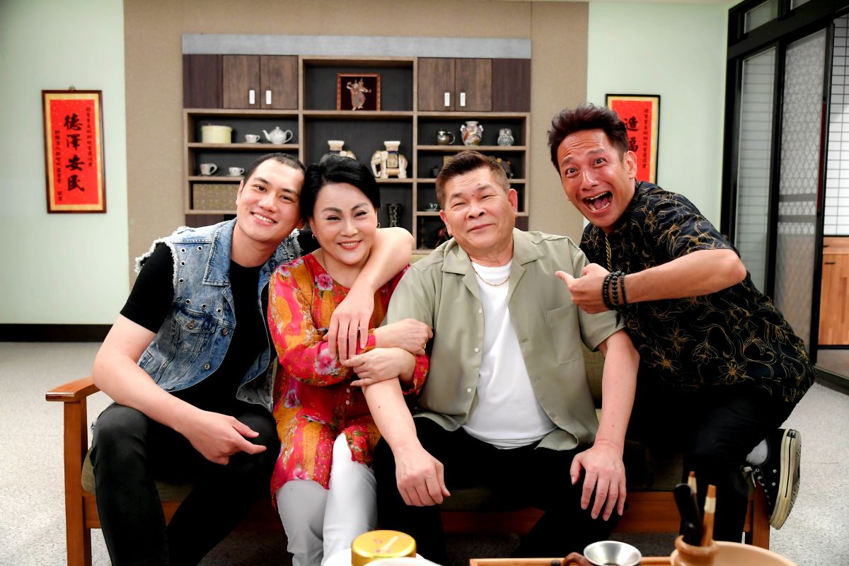 ▲澎恰恰（右二）加入八點檔《一家團圓》，還債現曙光。（圖／三立）