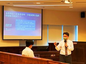 林俊宏 刑辯協會 國民法官 工作坊 ▲ 延聘律師為教官,示範罪責辯論。(圖/司法院提供)