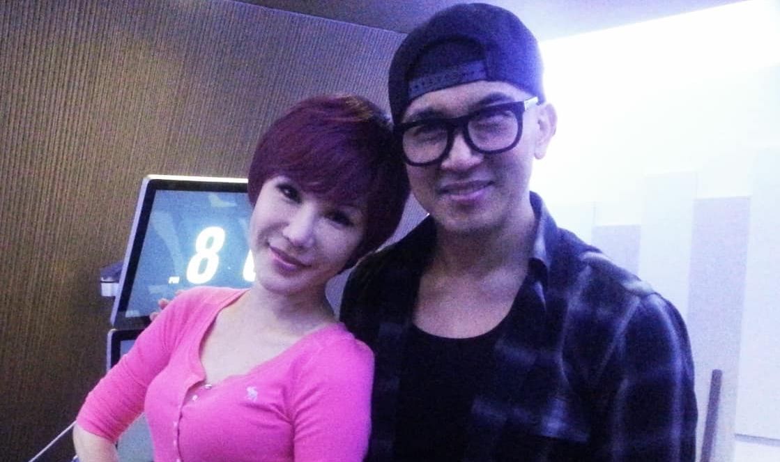 ▲利菁（左）赴韓國時，與具俊曄合影留念。（圖／利菁臉書）