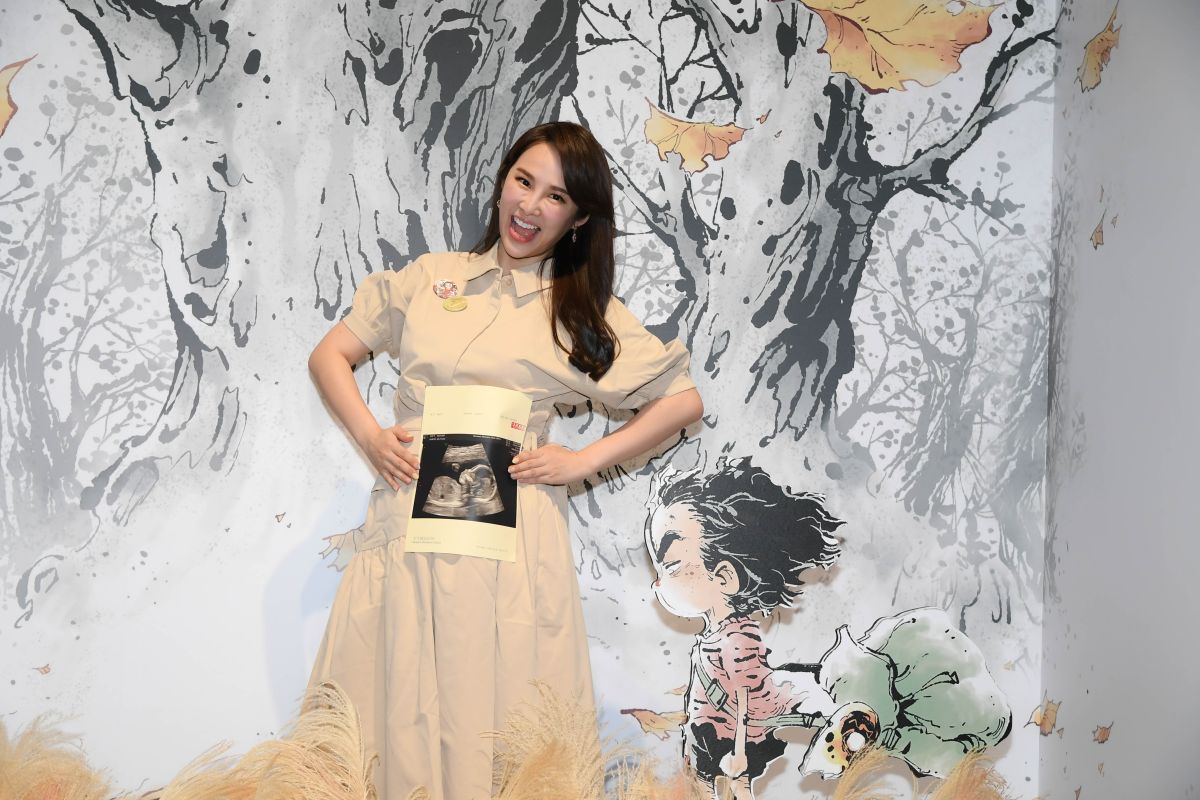 ▲主播張齡予曬出兒子的超音波照片，透露那裡不小。（圖／三立提供）