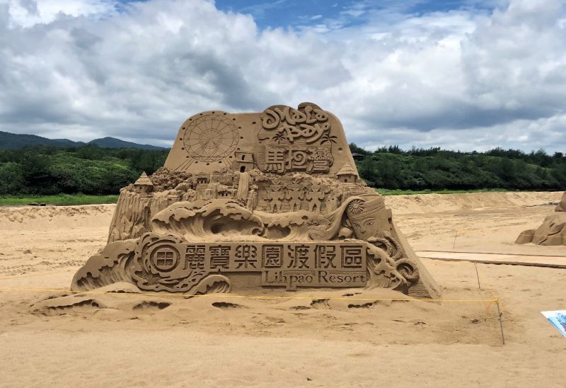 ▲福隆國際沙雕藝術季今年與台灣本土IP霹靂布袋戲打造《霹靂傳奇‧掌中天下》。（圖／品牌提供）