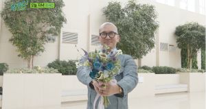 ▲具俊曄上韓節目公開大S婚紗照,貼心細節惹哭台網友。(圖/유 퀴즈 온 더 튜브 YouTube) ▲具俊曄上韓節目公開大S婚紗照,貼心細節惹哭台網友。(圖/유 퀴즈 온 더 튜브 YouTube)