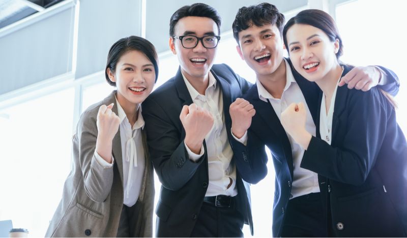 ▲畢業季搶才大作戰,壽險業也擴大增員,有公司推出「精英專案」,提供15個月的財務補助,符合條件且達標者,最高可領取38萬元及一台iPad,讓職場新鮮人在工作初期有更安心、完善的財務補助,創造未來在壽險業一展長才的機會。(圖/中國人壽提供)