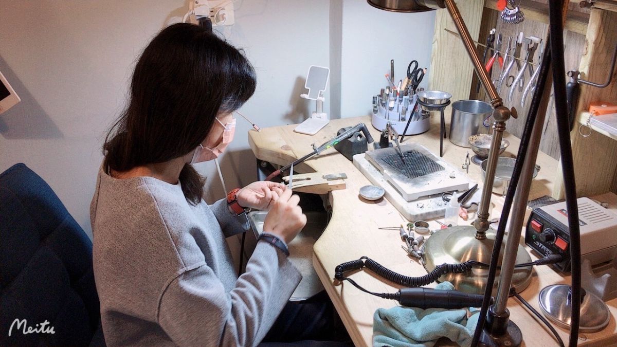 ▲陳彤創作情形。（圖／移民署提供）