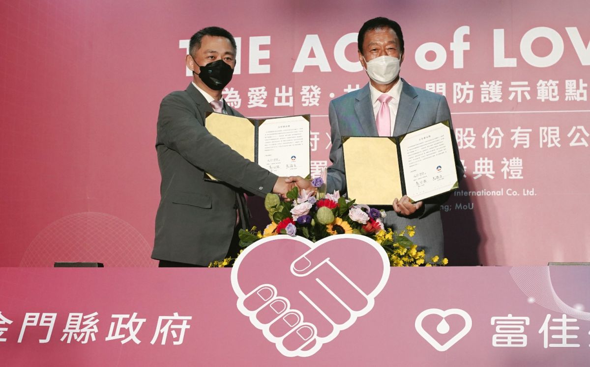 ▲鴻海集團創辦人郭台銘，捐贈家用PCR檢測儀給金門、桃園長照機構與護理之家使用。（圖／翻攝自郭台銘臉書）