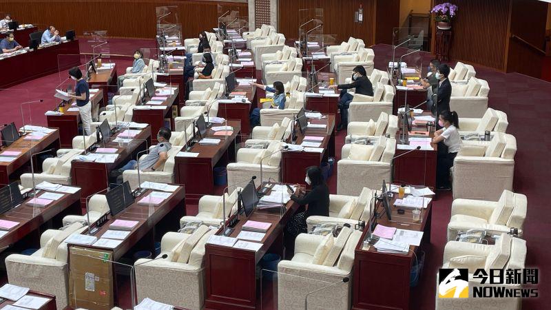 ▲針對台北市副市長黃珊珊22日仍未出席議會大會，議員不分藍綠黨團齊聲撻罰黃珊珊「藐視議會」。（圖／記者丁上程攝，2022.06.22）