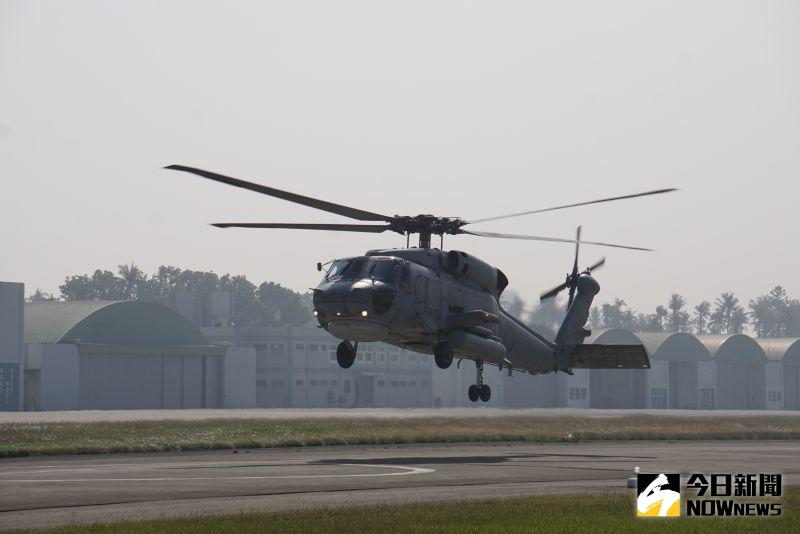 ▲海軍一架S-70C反潛直升機，昨天於高雄營區意外墜地，造成機上4人受傷。(示意圖／記者呂炯昌攝)