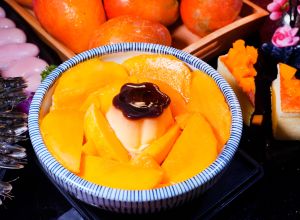 ▲「愛文芒果季」提供布丁、原味奶酪、中華豆花與各式蛋糕、布朗尼等。（圖／馬辣提供）
