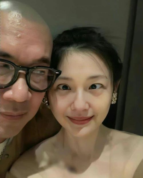 ▲大S突然擠出鬥雞眼,相當搞笑。(圖/asosbarbiedee IG) ▲大S突然擠出鬥雞眼,相當搞笑。。(圖/asosbarbiedee IG)