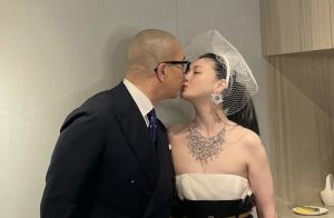▲大S親吻具俊曄,表情相當沉醉。(圖/翻攝asosbarbiedee IG) ▲大S親吻具俊曄,表情相當沉醉。(圖/翻攝asosbarbiedee IG)