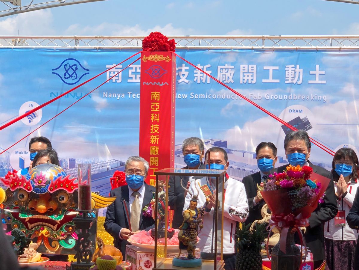 ▲記憶體大廠南亞科在新北泰山南林科技園區新建雙層無塵室12吋晶圓廠今（23）日舉行動土典禮，集團大家長台塑集團總裁王文淵現身。（圖／記者許家禎攝）