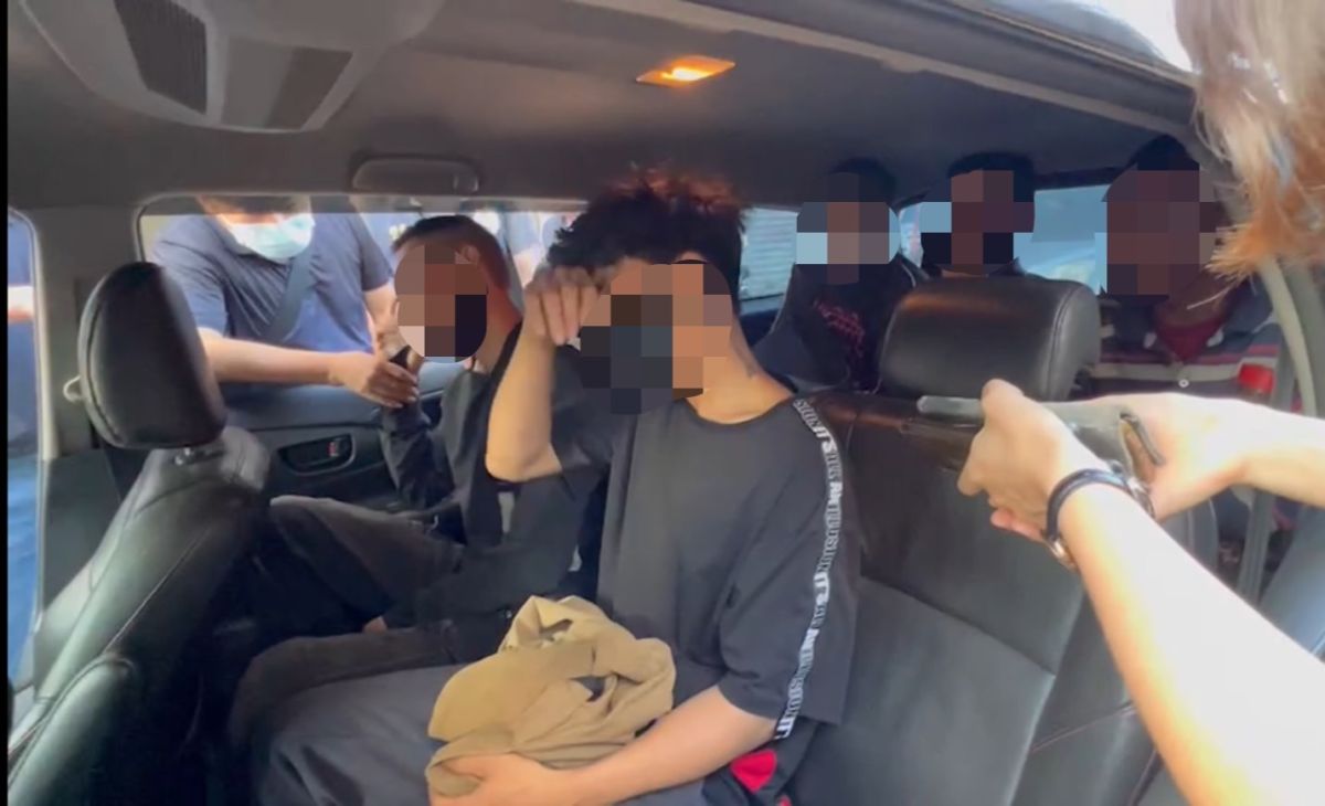 ▲移民署查獲失聯移工，現場快篩情形。（圖／移民署提供）