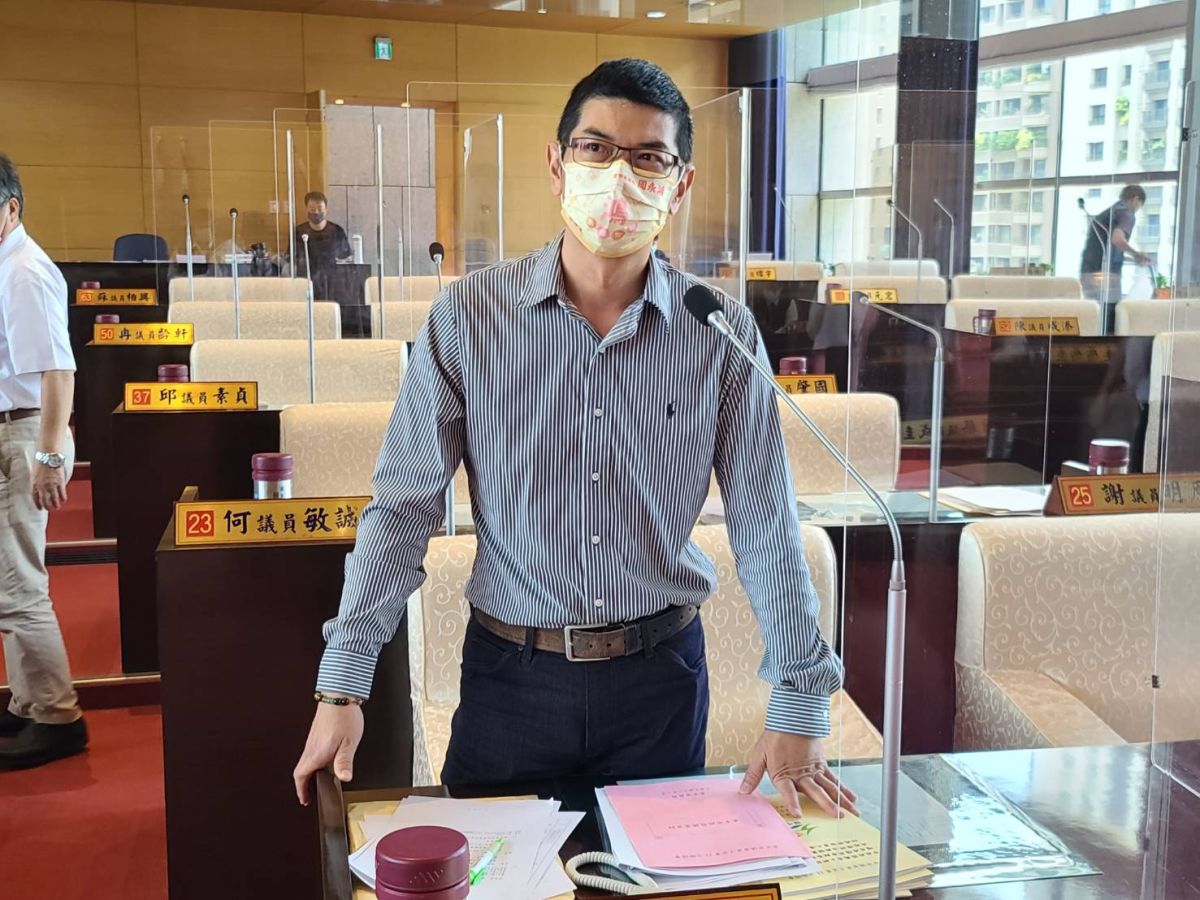 ▲議員周永鴻要求，市府有追加大筆預算的局處應該提出執行計畫，否則對議會、對市民都難以交代。(圖／柳榮俊攝2022.6.23)