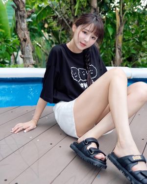 ▲▼元元呆萌中不失性感。(圖/元元臉書) ▲▼元元呆萌中不失性感。(圖/元元臉書)