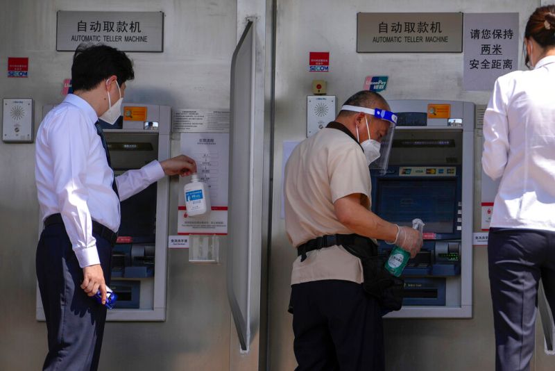 山雨欲來！憂存款「被消失」　中國各銀行現擠兌潮
