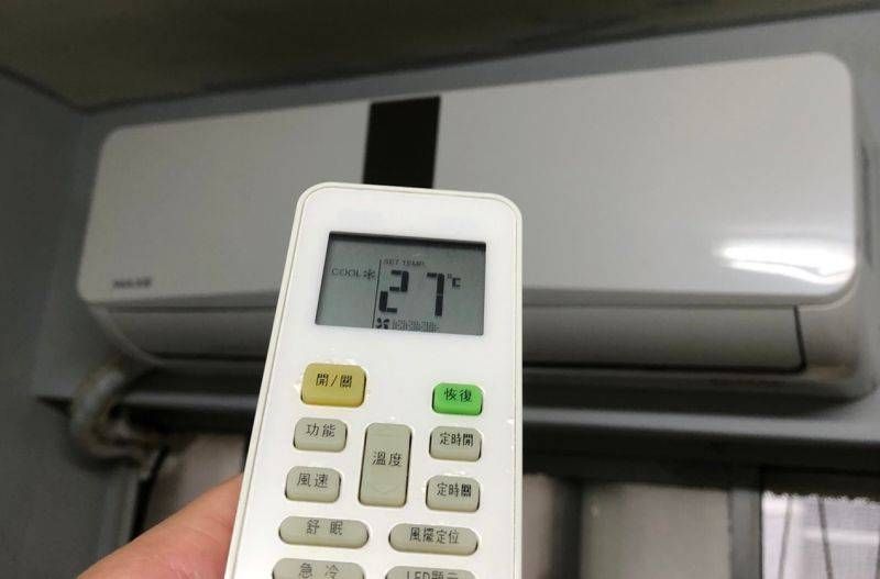 ▲濃濃的夏日氣息已經到來,每到中午時刻都會飆破35度以上,讓在室內的民眾根本耐不住高溫,紛紛開啟冷氣狂吹。(圖/記者張志浩攝)