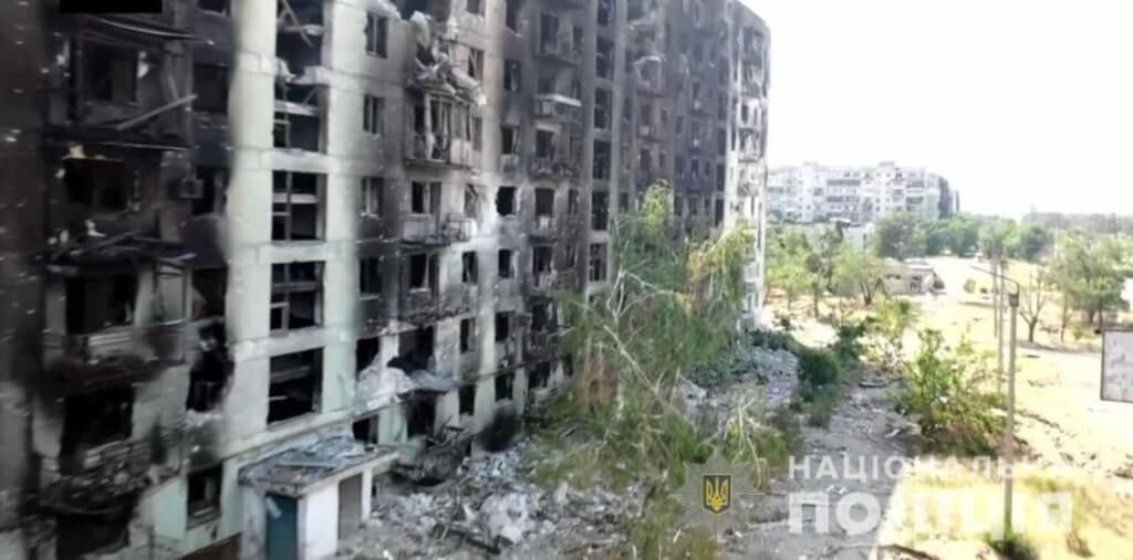 ▲聯合國毒品暨犯罪辦公室（UNODC）26日警告，烏克蘭戰爭可能助長毒品製造。圖為盧甘斯克地區房屋遭砲擊。（圖／翻攝自UA.National.Police臉書）