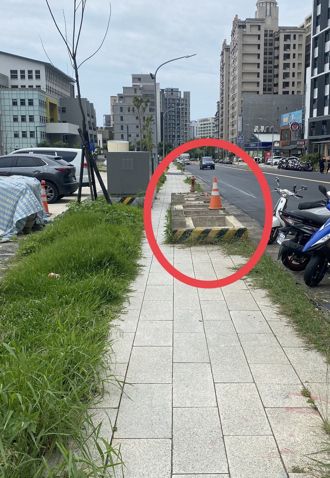 ▲新竹市龍山里長張文興，成功爭取移除龍山西路人行道變電箱，還給行人安全通行空間。（圖／張文興提供）