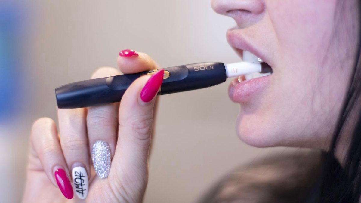 ▲即將進入暑假旅遊旺季，國健署提醒，目前市面上還沒有經衛福部核准的加熱菸，已有民眾從國外攜帶回台灣挨罰，無論代購或自用都違法，情節嚴重者最高可處新台幣500萬元罰鍰。（圖／pixabay）