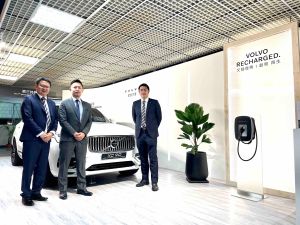 左起 凱銳汽車董事長特助 呂詩偉_同喬集團 總經理 吳同喬_凱銳汽車董事長 林傳凱. ▲(圖/業者提供)