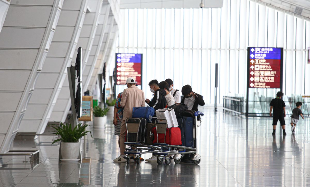 ▲醫師示警，即使先前曾感染BA.1、BA.2、BA.4、BA.5等，都還是有可能再染上BA.2.75，「等於前面感染是白做工！」。(圖／記者葉政勳攝)