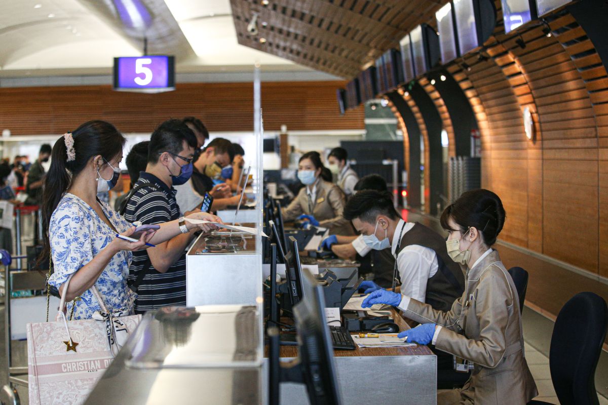 ▲行政院開放邊境0+7政策，預料會增加國外旅來台，但如果想要出國團體旅遊，旅行社直言費用相較於疫情高了3~4成，費用並不便宜！(圖／記者葉政勳攝)