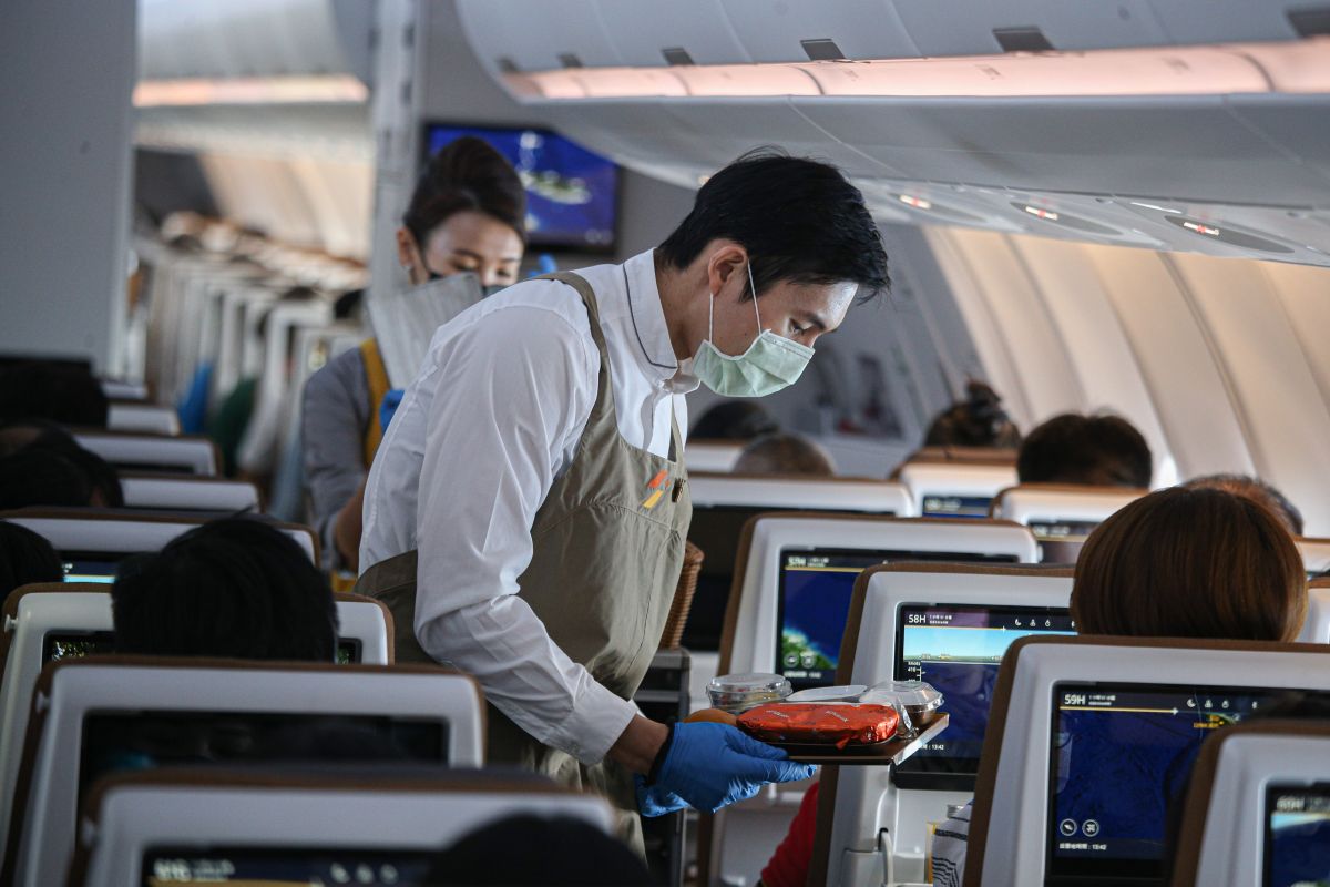 ▲星宇航空於日本成田機場航班連環延誤，民眾氣炸，董事長張國煒親赴現場致歉。「布萊N 機票達人」感嘆「這次星宇的危機處理真的有很大的改進空間」。。(圖／記者葉政勳攝)