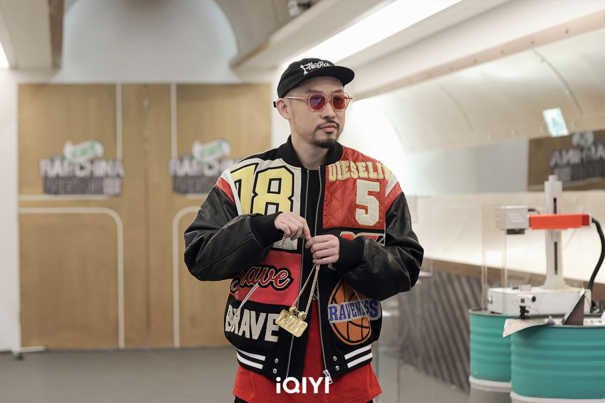 ▲熱狗從導師變選手，自嘲「把我當小狗」。（圖／愛奇藝提供）