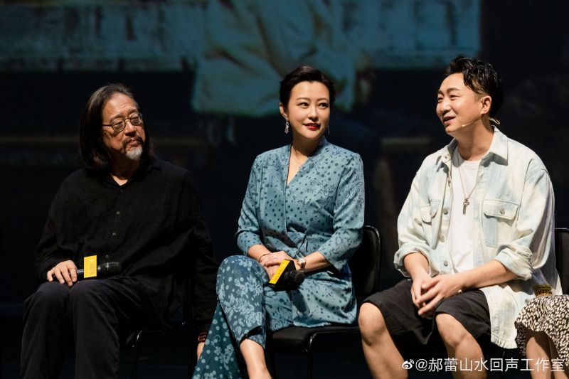 ▲郝蕾（中）曾跟台灣導演賴聲川（左）合作舞台劇。（圖／郝蕾工作室微博） 