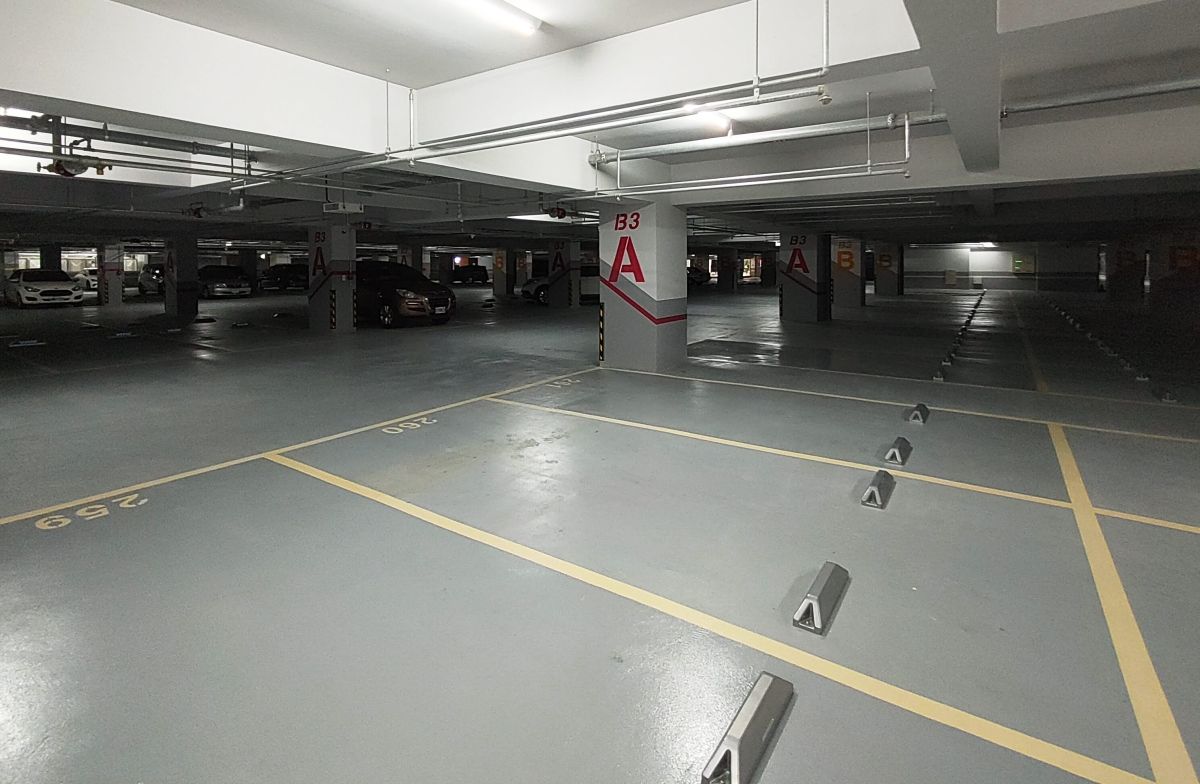 ▲附帶車位的房產物件越來越吃香！根據台灣房屋統計，疫情之後含車位交易佔比大增，其中又以南投縣增加最多。（圖／台灣房屋提供）