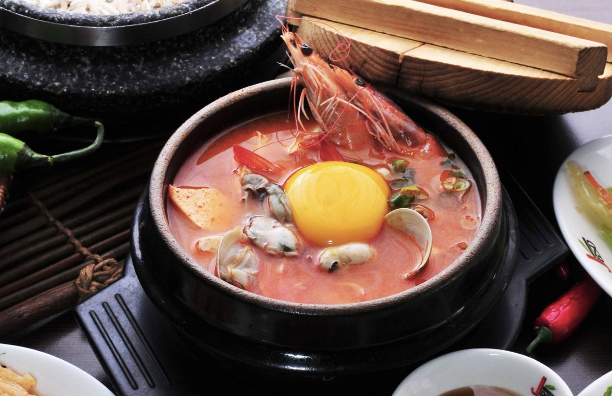 ▲韓式料理因為口味較重，因此愛吃辣的民眾對於這類餐廳都相當喜愛。（圖/新光三越台南西門店臉書）