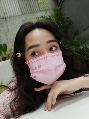 12星座「幸運色」口罩穿搭!巨蟹柔美粉 獅子中性色百搭 ▲巨蟹座適合甜甜「淡茱萸粉」。(圖/JINJIN提供)