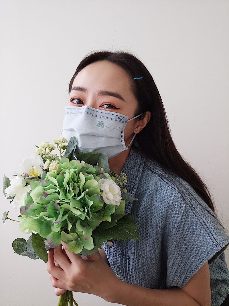 ▲低調「薄霧灰藍」搭配百變的水瓶座。(圖/JINJIN提供)
