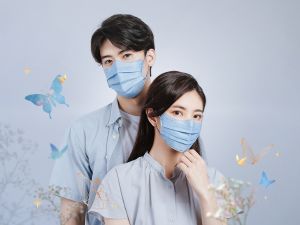 12星座「幸運色」口罩穿搭!巨蟹柔美粉 獅子中性色百搭 ▲如無暇藍天的冰晶蝴蝶。(圖/明基提供)