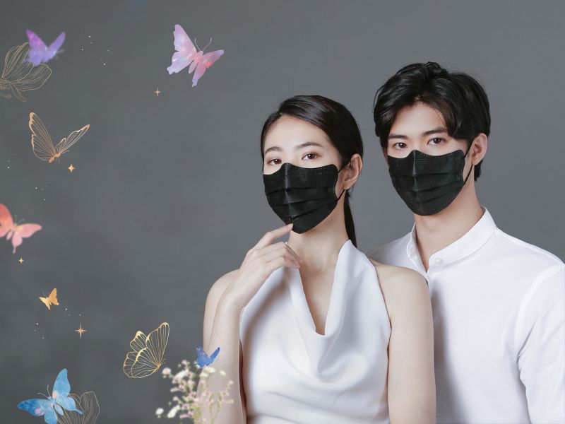 ▲想打造完美立體小臉必戴黑鳳蝶款式。(圖/明基提供)